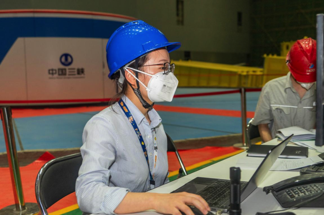 迎戰(zhàn)白鶴灘水電站七一前發(fā)電 上萬(wàn)建設(shè)者端午節(jié)堅(jiān)守崗位護(hù)航大國(guó)重器 迎戰(zhàn)白鶴灘水電站七一前發(fā)電 上萬(wàn)建設(shè)者端午節(jié)堅(jiān)守崗位護(hù)航大國(guó)重器