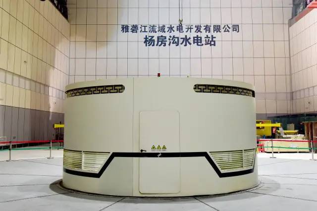 雅礱江楊房溝水電站首臺機組并網發電-2